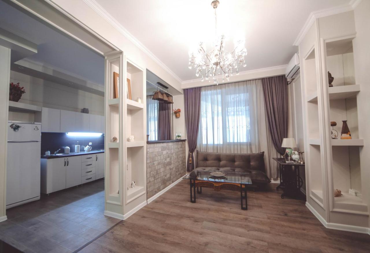 Under The Mountain Apartment Tbilisi Luaran gambar