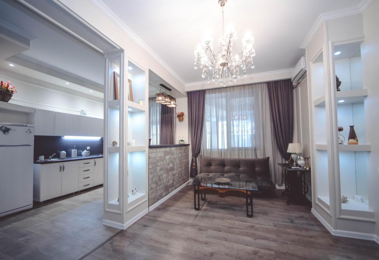Under The Mountain Apartment Tbilisi Luaran gambar
