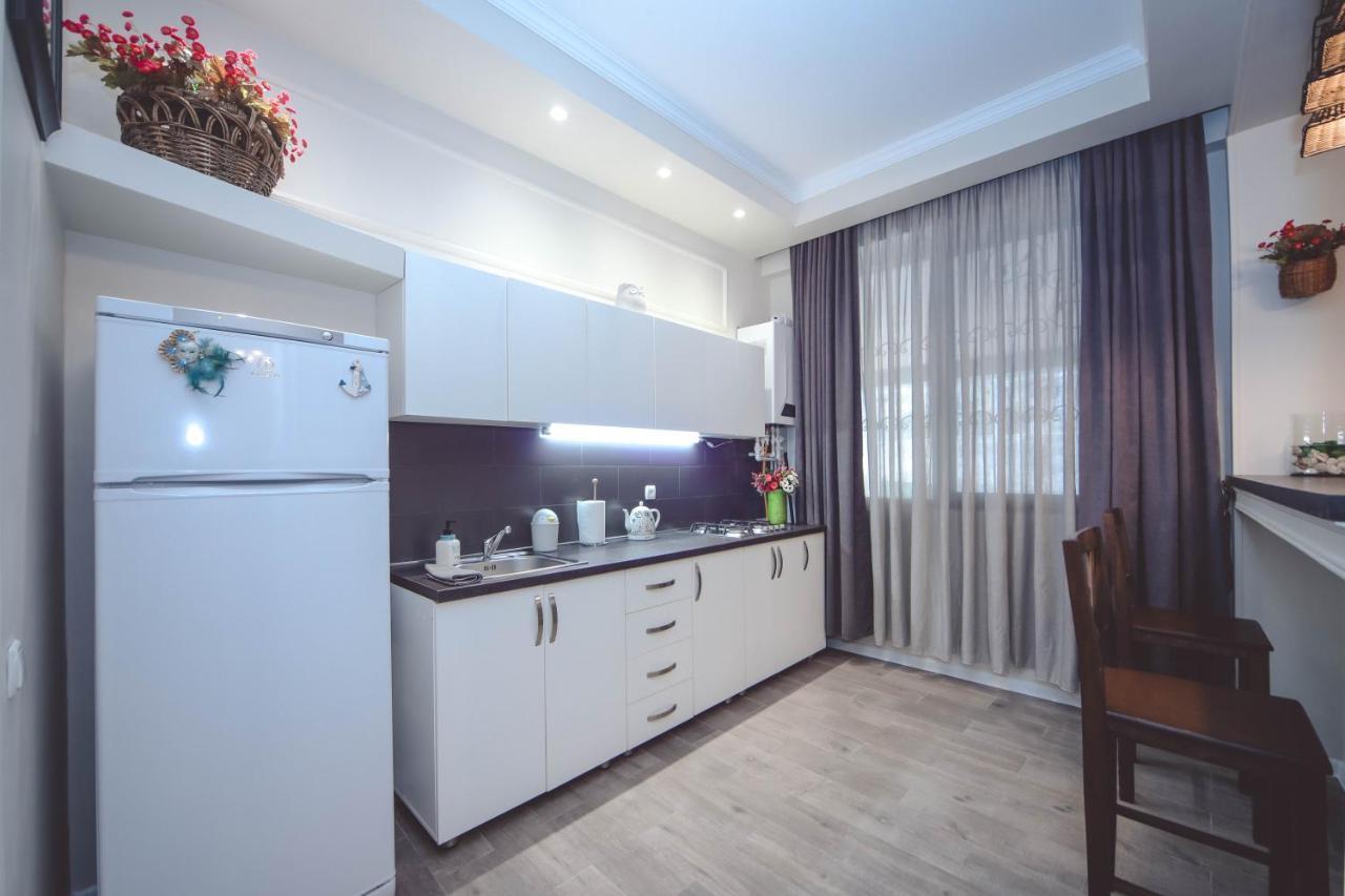 Under The Mountain Apartment Tbilisi Luaran gambar
