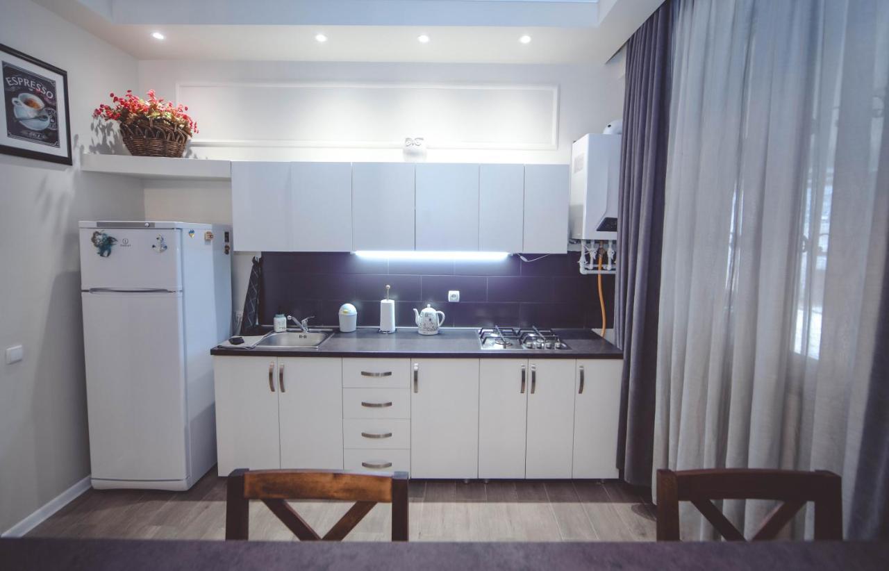 Under The Mountain Apartment Tbilisi Luaran gambar