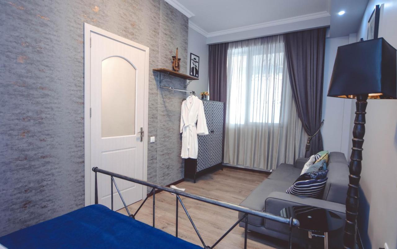 Under The Mountain Apartment Tbilisi Luaran gambar