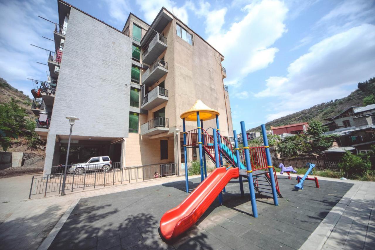 Under The Mountain Apartment Tbilisi Luaran gambar