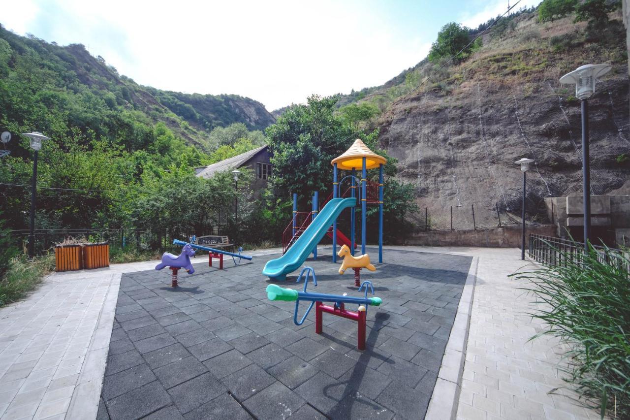 Under The Mountain Apartment Tbilisi Luaran gambar