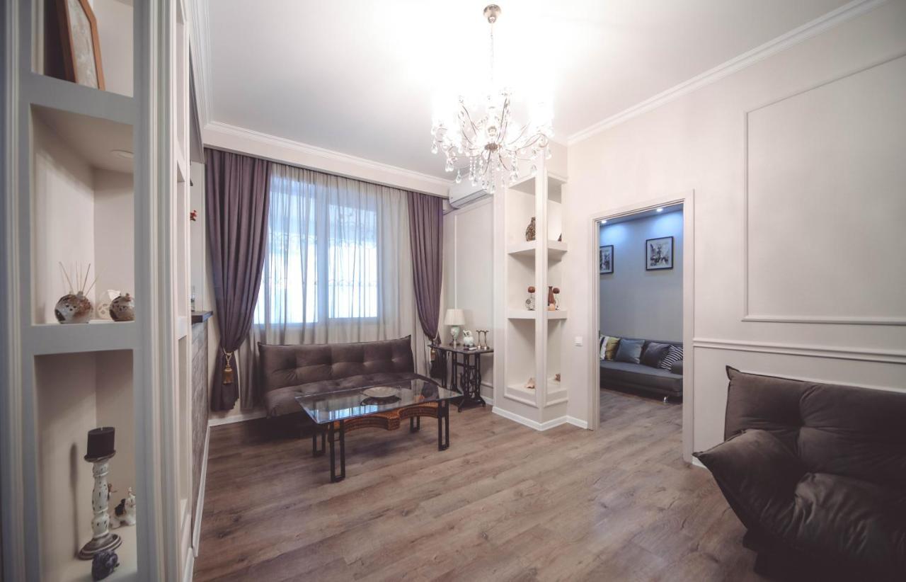 Under The Mountain Apartment Tbilisi Luaran gambar