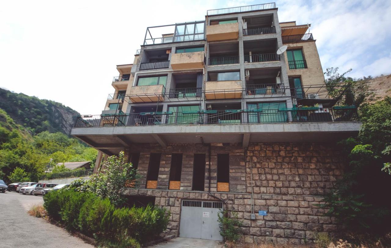 Under The Mountain Apartment Tbilisi Luaran gambar