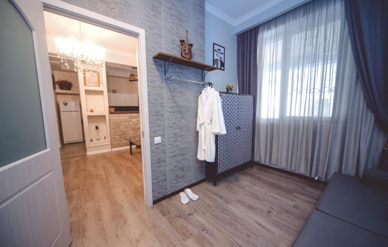 Under The Mountain Apartment Tbilisi Luaran gambar