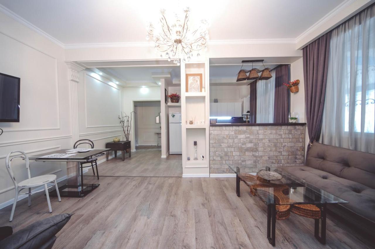 Under The Mountain Apartment Tbilisi Luaran gambar